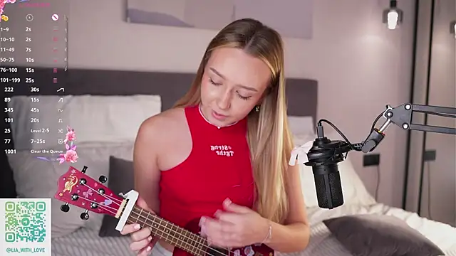 Snapshot of HollisBeckett chatting on 09.16.25 HollisBeckett online show from 09.16.25