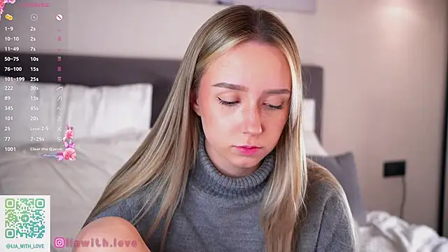 Snapshot of HollisBeckett chatting on 09.30.25 HollisBeckett online show from 09.30.25