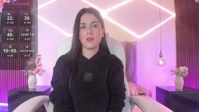 BellaClaiir online show from 12.04.25