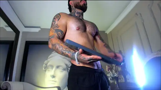 Snapshot of LeoSalvatore_ chatting on 12.17.24 LeoSalvatore online show from 12.17.24