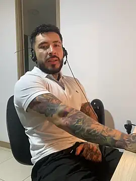 Snapshot of LeoSalvatore_ chatting on 12.26.24 LeoSalvatore online show from 12.26.24