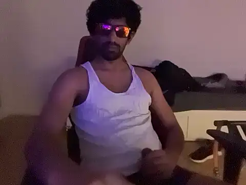 Snapshot of dominanthubby chatting on 06.17.26 dominanthubby online show from 06.17.26