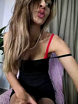 cuteluci  online show from 10.02.25