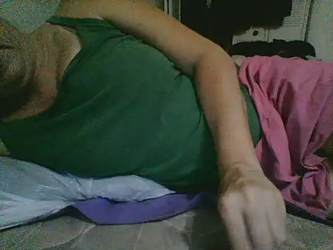 Snapshot of Emilylyn2501 chatting on 10.03.25 Emilylyn2501 online show from 10.03.25