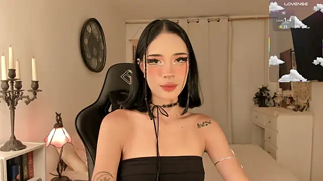 Snapshot of Nefftis chatting on 10.17.25 Nefftis online show from 10.17.25