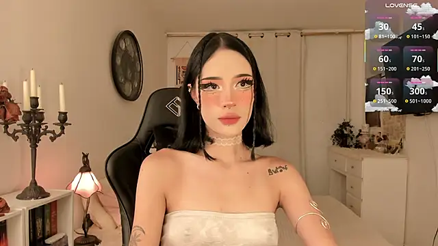 Snapshot of Nefftis chatting on 10.23.25 Nefftis online show from 10.23.25