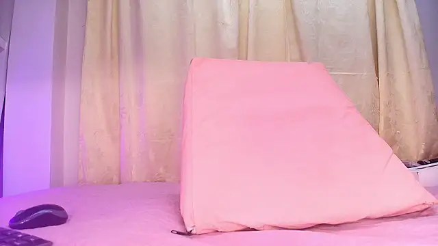 Snapshot of kata_hazel chatting on 01.28.25 kata hazel online show from 01.28.25