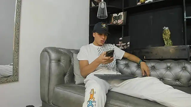 Snapshot of HeellBoy_ chatting on 10.10.25 HeellBoy  online show from 10.10.25