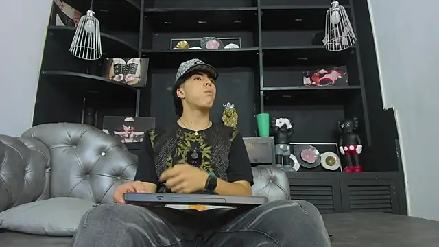 Snapshot of HeellBoy_ chatting on 10.15.25 HeellBoy  online show from 10.15.25
