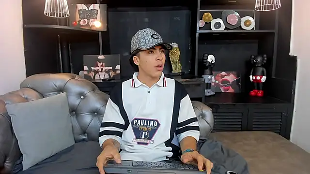 Snapshot of HeellBoy_ chatting on 10.24.25 HeellBoy  online show from 10.24.25