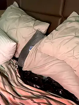 CrownedNyaries online show from 12.02.24