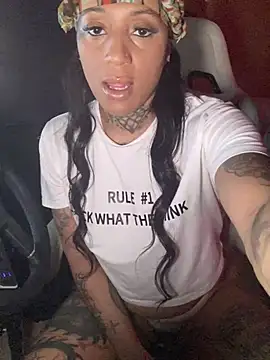 CrownedNyaries online show from 02.28.25