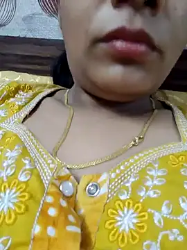 Snapshot of samitasharma chatting on 12.21.24 samitasharma online show from 12.21.24