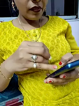 Snapshot of samitasharma chatting on 01.01.25 samitasharma online show from 01.01.25
