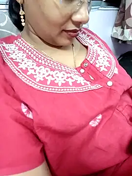 Snapshot of samitasharma chatting on 01.05.25 samitasharma online show from 01.05.25