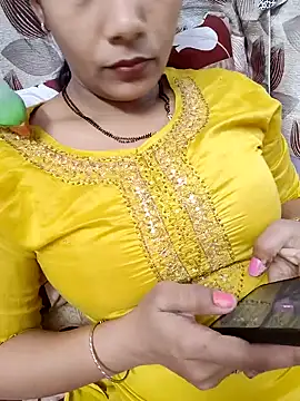 Snapshot of samitasharma chatting on 02.07.25 samitasharma online show from 02.07.25