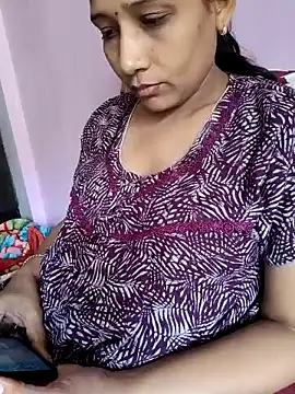 Snapshot of samitasharma chatting on 02.09.25 samitasharma online show from 02.09.25