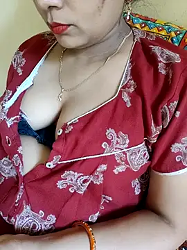 Snapshot of samitasharma chatting on 09.10.25 samitasharma online show from 09.10.25