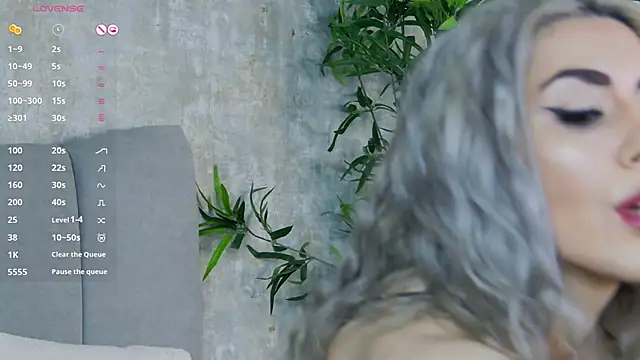 Snapshot of CelineMeyerr chatting on 01.15.25 CelineMeyerr online show from 01.15.25