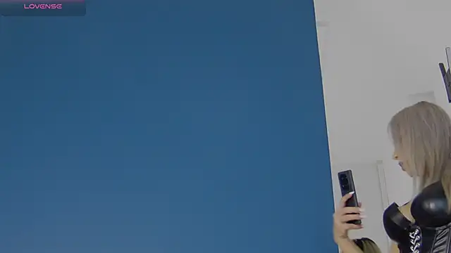 Snapshot of CelineMeyerr chatting on 09.23.25 CelineMeyerr online show from 09.23.25