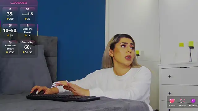 Snapshot of CelineMeyerr chatting on 10.16.25 CelineMeyerr online show from 10.16.25