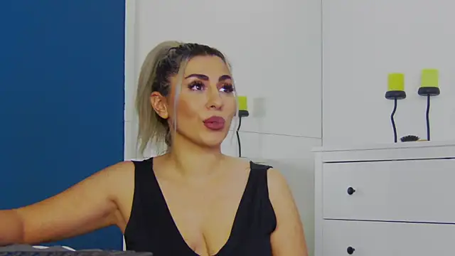 Snapshot of CelineMeyerr chatting on 10.17.25 CelineMeyerr online show from 10.17.25