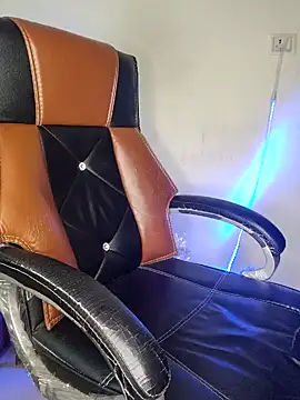 Snapshot of Black-Pearll chatting on 02.12.25 Black-Pearll online show from 02.12.25