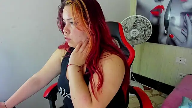 Snapshot of sweet_Melody_xx chatting on 10.08.25 sweet Melody xx online show from 10.08.25