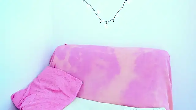 Snapshot of sweet_Melody_xx chatting on 10.26.25 sweet Melody xx online show from 10.26.25