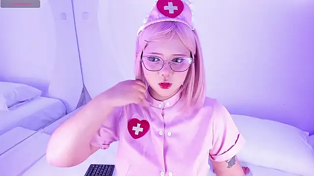 NanaOsaky online show from 09.12.25