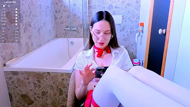 Snapshot of dorafisher01 chatting on 10.19.25 dorafisher01 online show from 10.19.25