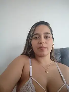 LaurenWelly  online show from 02.23.25