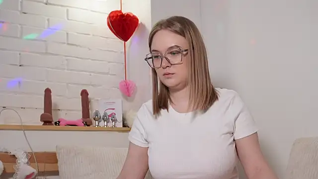 MonicaAsis online show from 12.10.24
