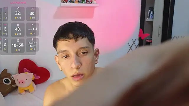 Snapshot of milky__boy_ chatting on 10.16.25 milky boy online show from 10.16.25