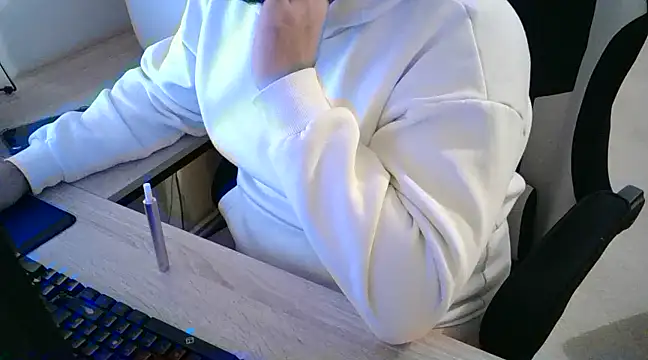 Snapshot of zebymasry chatting on 12.29.24 zebymasry online show from 12.29.24