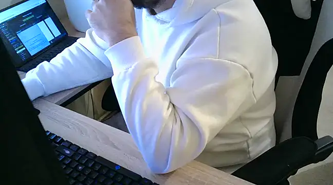 Snapshot of zebymasry chatting on 12.30.24 zebymasry online show from 12.30.24