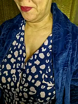 Snapshot of Foxlady2271 chatting on 01.04.25 Foxlady2271 online show from 01.04.25