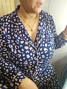 Snapshot of Foxlady2271 chatting on 01.29.25 Foxlady2271 online show from 01.29.25