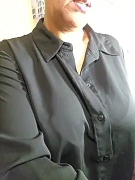 Snapshot of Foxlady2271 chatting on 02.13.25 Foxlady2271 online show from 02.13.25