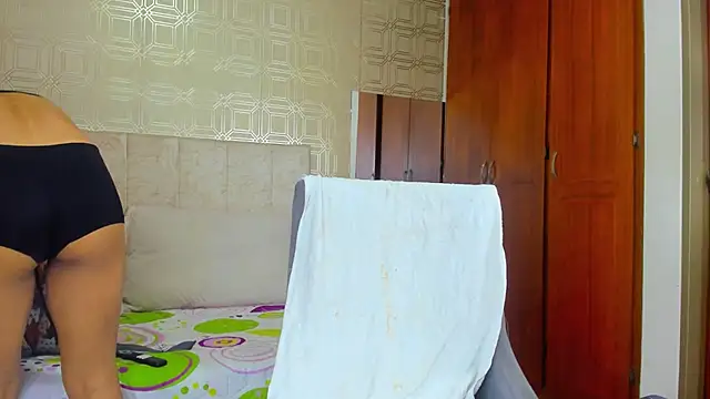 evelyn wine online show from 12.29.24