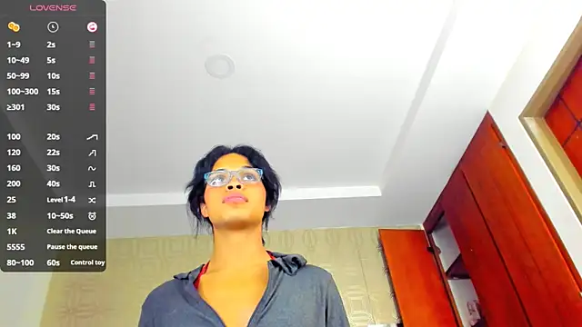 evelyn wine online show from 02.27.25