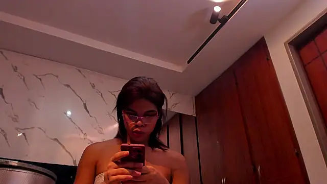 evelyn wine online show from 09.25.25