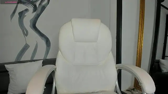 Snapshot of TinaJonnes_ chatting on 02.14.25 TinaJonnes online show from 02.14.25