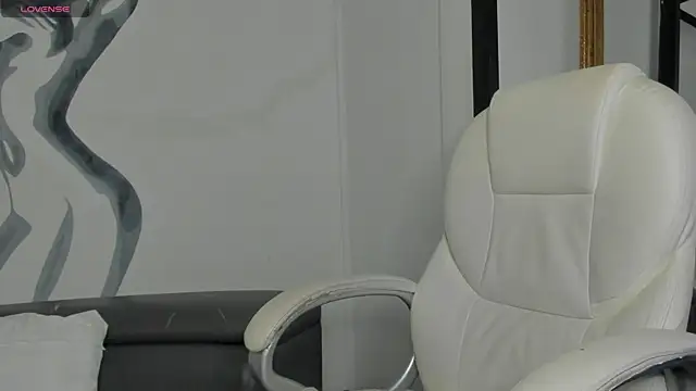 Snapshot of TinaJonnes_ chatting on 03.11.25 TinaJonnes online show from 03.11.25