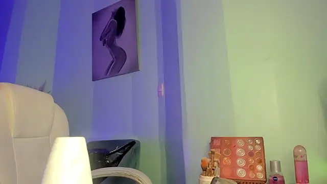 Snapshot of TinaJonnes_ chatting on 10.11.25 TinaJonnes online show from 10.11.25