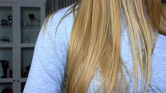 AnneFoxy online show from 11.16.25