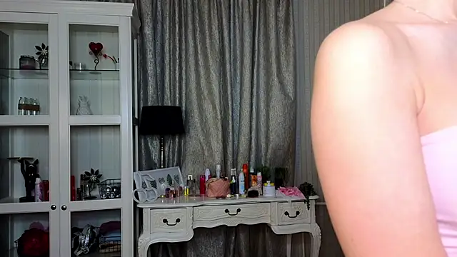 AnneFoxy online show from 12.21.25