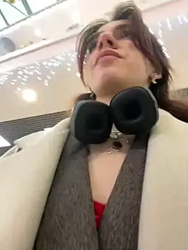 Lily  Belle online show from 01.12.25