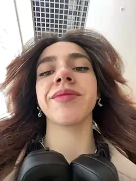 Lily  Belle online show from 02.02.25