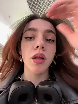 Lily  Belle online show from 03.13.25